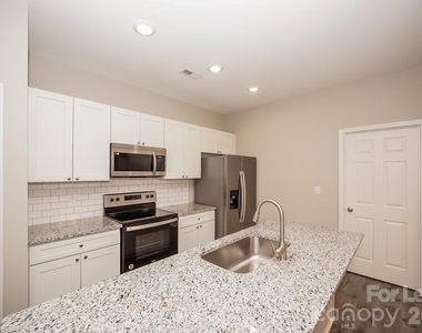 616 Newbern Avenue - Photo Thumbnail 2