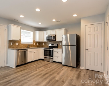 6108 Fazenda Drive - Photo Thumbnail 3