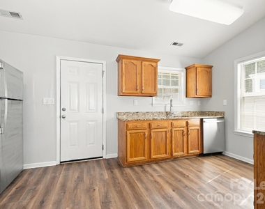 516 Turner Street - Photo Thumbnail 2