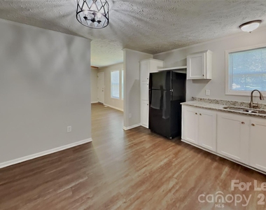 2208 Shalimar Drive - Photo Thumbnail 2