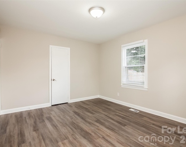 1606 Belmar Drive - Photo Thumbnail 7
