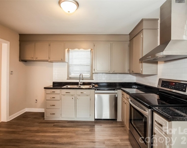 1606 Belmar Drive - Photo Thumbnail 4