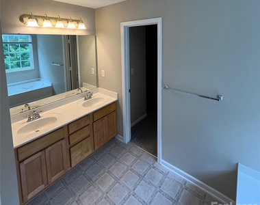 15315 Edgewater Forest Lane - Photo Thumbnail 32