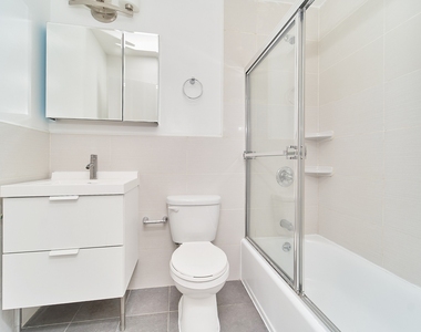 150 Manhattan Avenue - Photo Thumbnail 5
