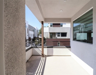 681 S Lyon St - Photo Thumbnail 16