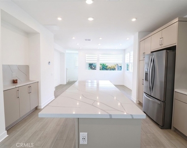 681 S Lyon St - Photo Thumbnail 7