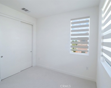 681 S Lyon St - Photo Thumbnail 12