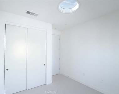 681 S Lyon St - Photo Thumbnail 15