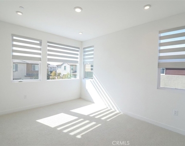 681 S Lyon St - Photo Thumbnail 14
