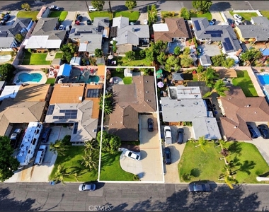1663 Hawthorne St - Photo Thumbnail 3