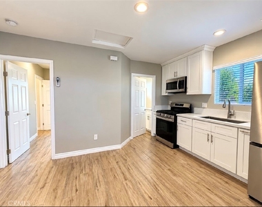 1663 Hawthorne St - Photo Thumbnail 9