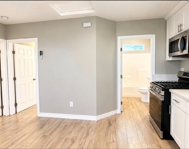 1663 Hawthorne St - Photo Thumbnail 11