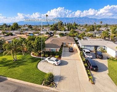 1663 Hawthorne St - Photo Thumbnail 4