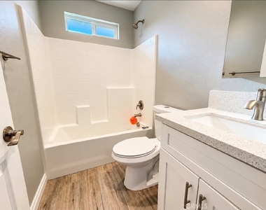 1663 Hawthorne St - Photo Thumbnail 13