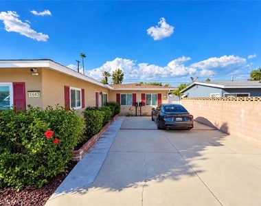1663 Hawthorne St - Photo Thumbnail 6
