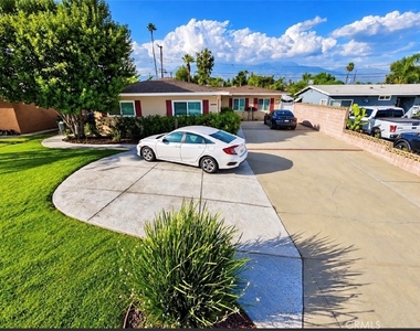 1663 Hawthorne St - Photo Thumbnail 5