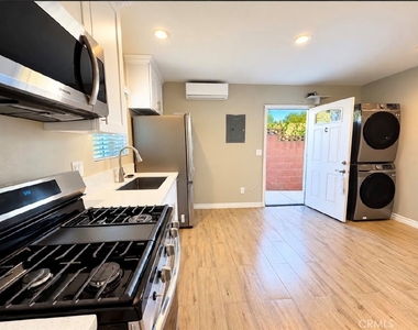 1663 Hawthorne St - Photo Thumbnail 10