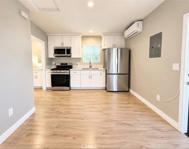1663 Hawthorne St - Photo Thumbnail 8