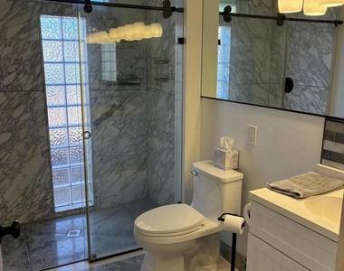 2810 Sherwin Avenue - Photo Thumbnail 16