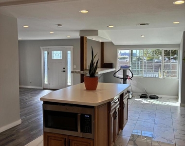 2810 Sherwin Avenue - Photo Thumbnail 5