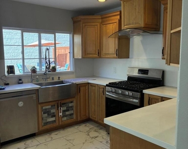 2810 Sherwin Avenue - Photo Thumbnail 6