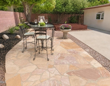 22901 Leadwell Street - Photo Thumbnail 4