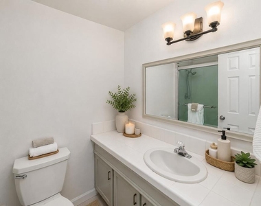 22901 Leadwell Street - Photo Thumbnail 8