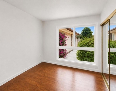 22901 Leadwell Street - Photo Thumbnail 12