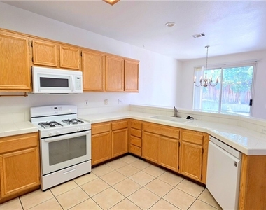 3196 Hannover Street - Photo Thumbnail 6