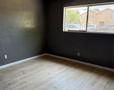 1030 W Latham - Photo Thumbnail 5