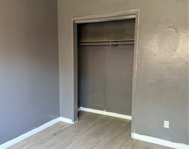 1030 W Latham - Photo Thumbnail 4