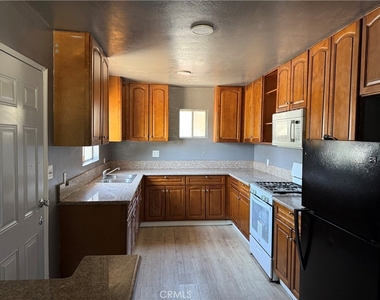 1030 W Latham - Photo Thumbnail 2