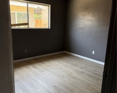 1030 W Latham - Photo Thumbnail 1