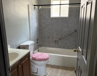 1030 W Latham - Photo Thumbnail 3