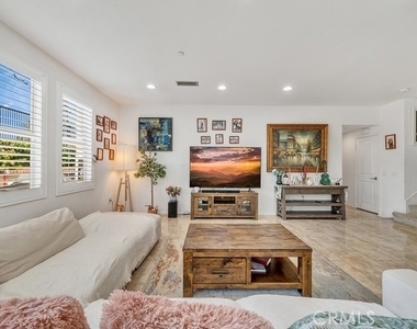809 El Paseo - Photo Thumbnail 9