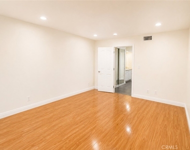 5009 Woodman - Photo Thumbnail 10
