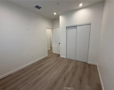 6549 Satsuma Avenue - Photo Thumbnail 10