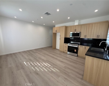 6549 Satsuma Avenue - Photo Thumbnail 1