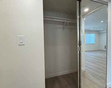 6545 Satsuma Avenue - Photo Thumbnail 5