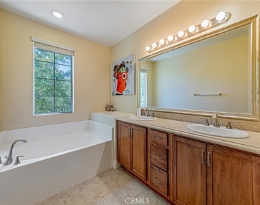 28519 Herrera Street - Photo Thumbnail 10