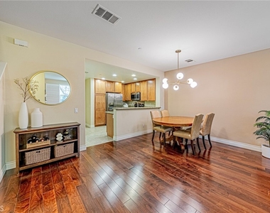 28519 Herrera Street - Photo Thumbnail 5