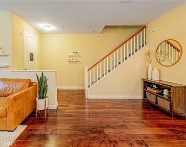 28519 Herrera Street - Photo Thumbnail 6
