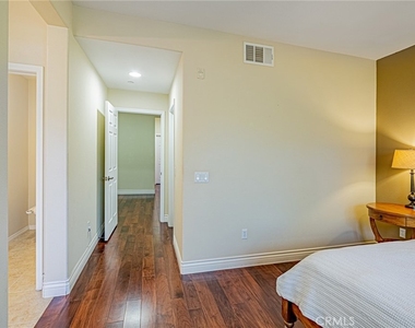 28519 Herrera Street - Photo Thumbnail 9