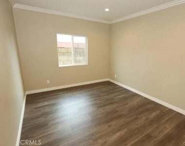 8220 Whitsett Avenue - Photo Thumbnail 11