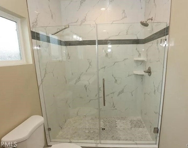 8220 Whitsett Avenue - Photo Thumbnail 5