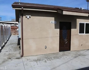 8220 Whitsett Avenue - Photo Thumbnail 15