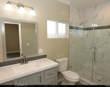 8220 Whitsett Avenue - Photo Thumbnail 6
