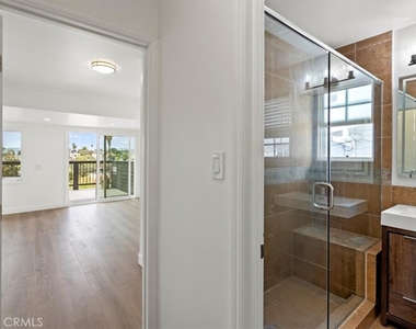 1015 Coronado Terrace - Photo Thumbnail 14