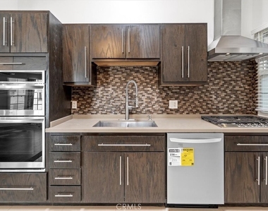 1015 Coronado Terrace - Photo Thumbnail 7