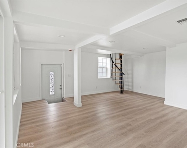 1015 Coronado Terrace - Photo Thumbnail 20